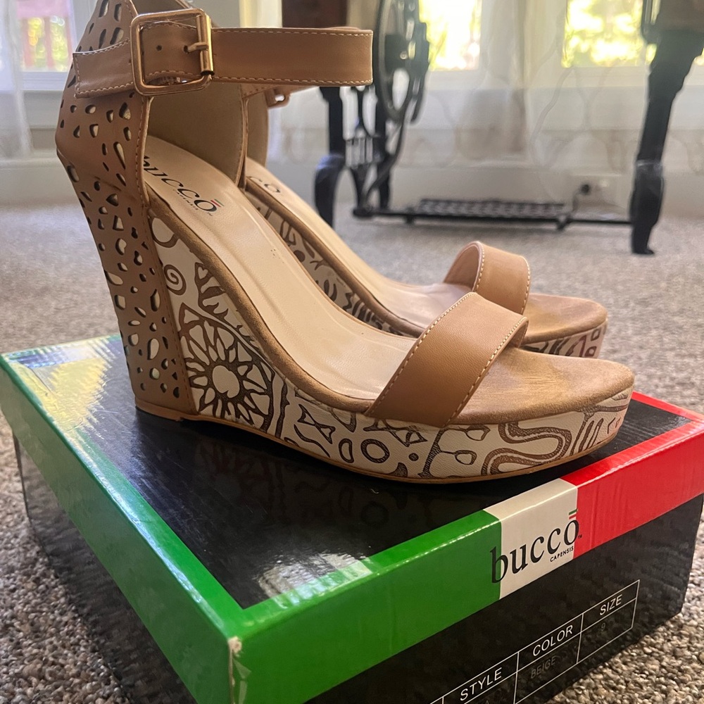 Bucco “Prima” Beige Patterned Wedge Sandal